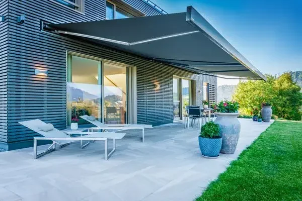 Smart Garden Umbrella - กันสาดกลางแจ้งแบบพับได้ ปรับแต่งได้ ระบบไฟฟ้าอัจฉริยะ ป้องกันน้ำ สำหรับสวน ระเบียง